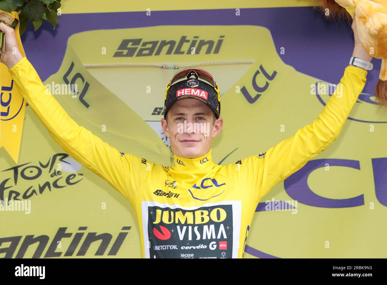 Jonas Vingegaard Danimarca Jumbo-Visma ancora in gara leader maglia gialla dopo la fase 8 di Limoges Foto Stock