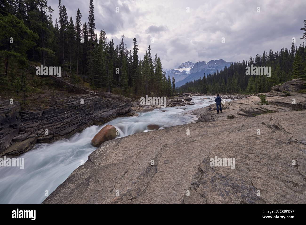 Il fiume Mistaya scorre attraverso il Mistaya Canyon nel Banff National Park, Alberta Canada Foto Stock