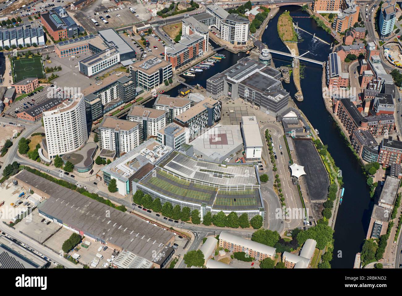 Una fotografia aerea di Clarence Dock e Royal Armouries, Leeds City Centre, West Yorkshire, Inghilterra settentrionale, Regno Unito Foto Stock