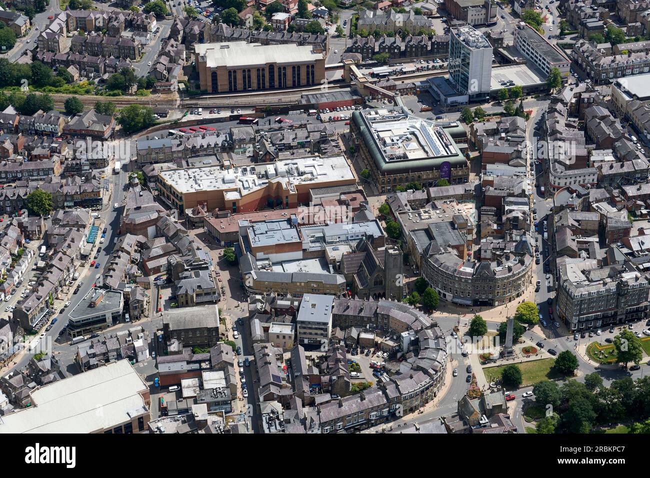 Una fotografia aerea del centro di Harrogate, nel nord dello Yorkshire, nel nord dell'Inghilterra, nel Regno Unito Foto Stock