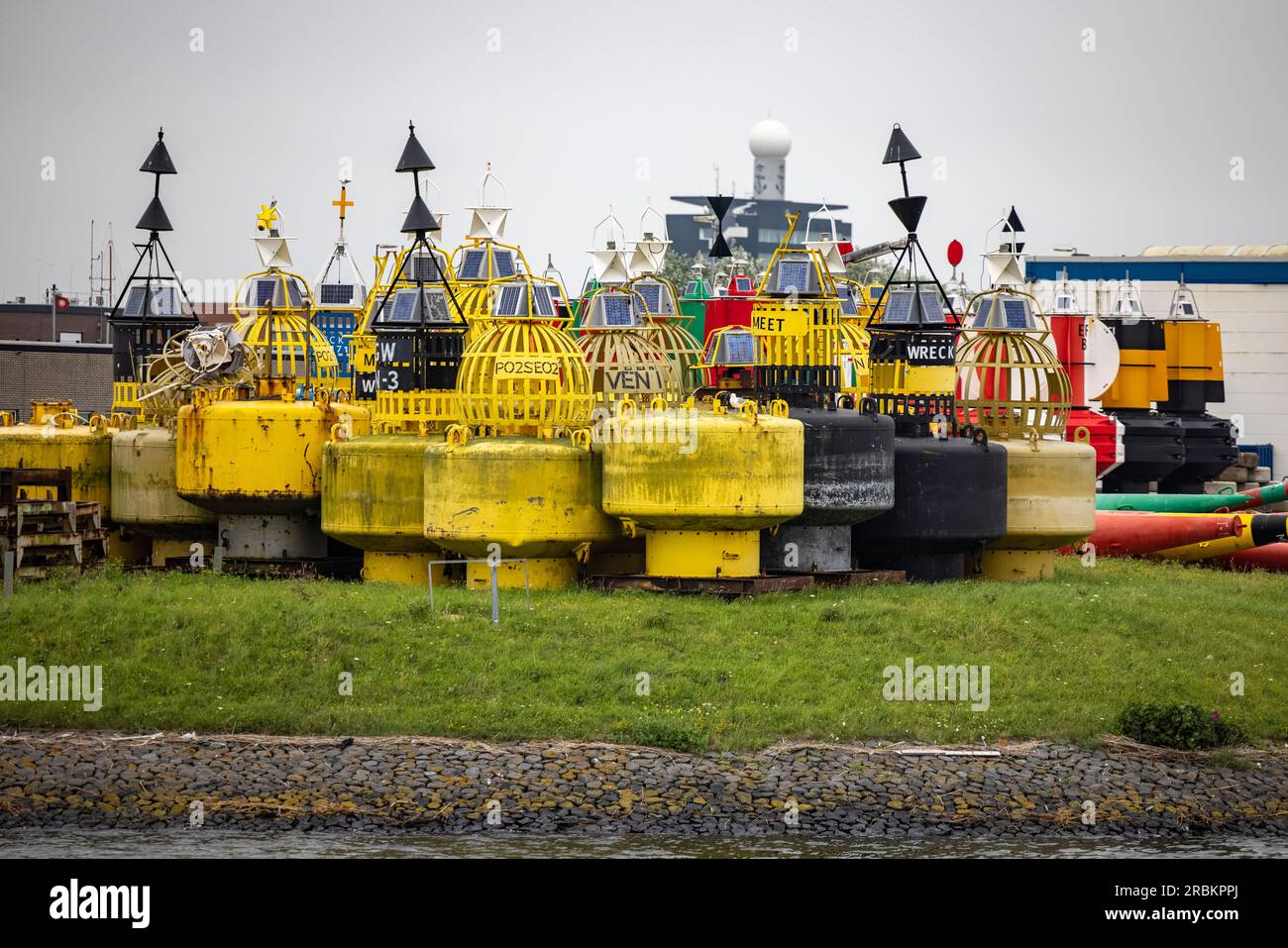 Enormi boe sulla terraferma, Den Helder, Olanda settentrionale, Paesi Bassi, Europa Foto Stock
