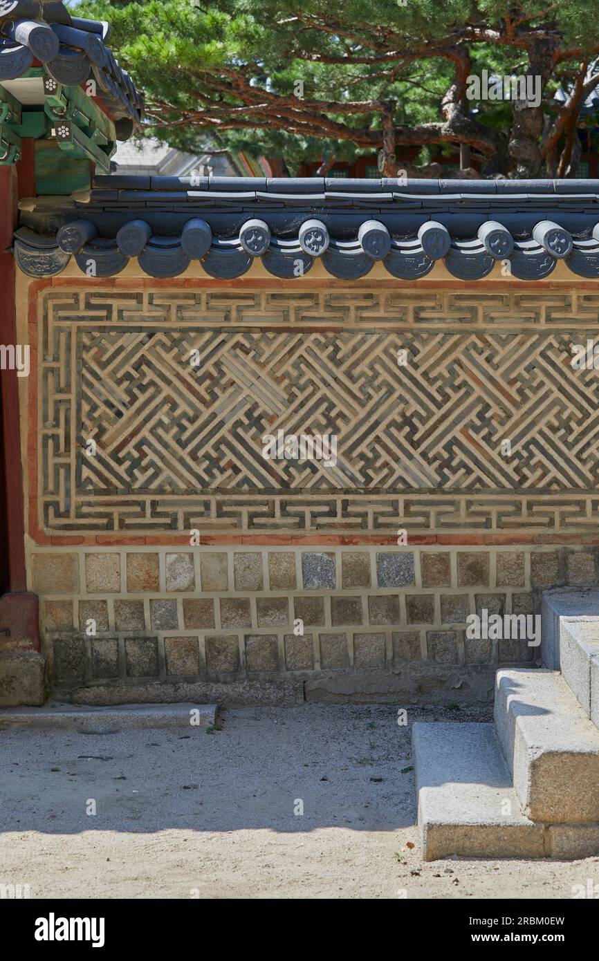 Casa tradizionale coreana, vecchio palazzo, muro di pietra Foto Stock
