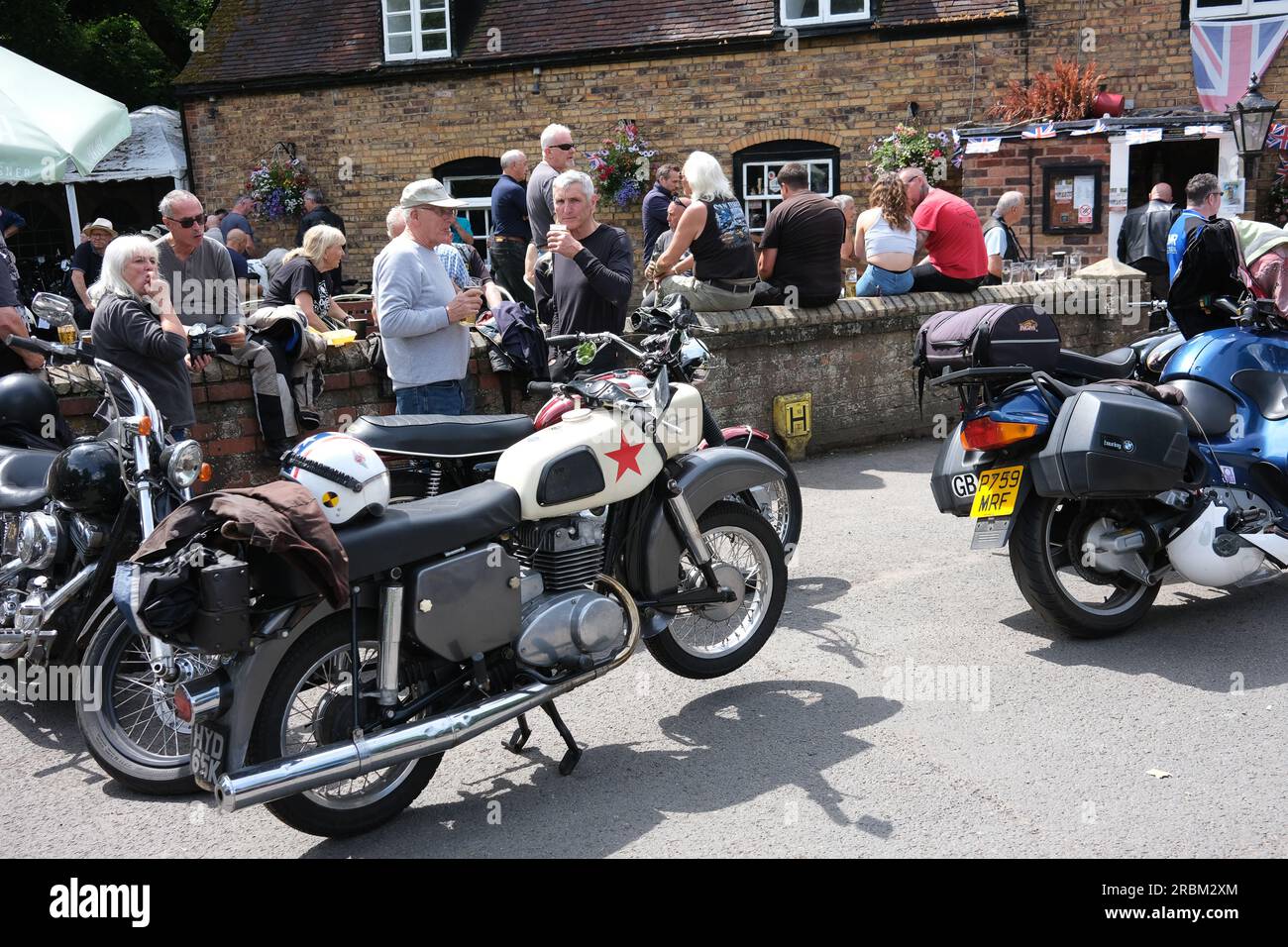 Motociclisti al Boat Inn, Jackfield. FOTO DI DAVE BAGNALL Foto Stock