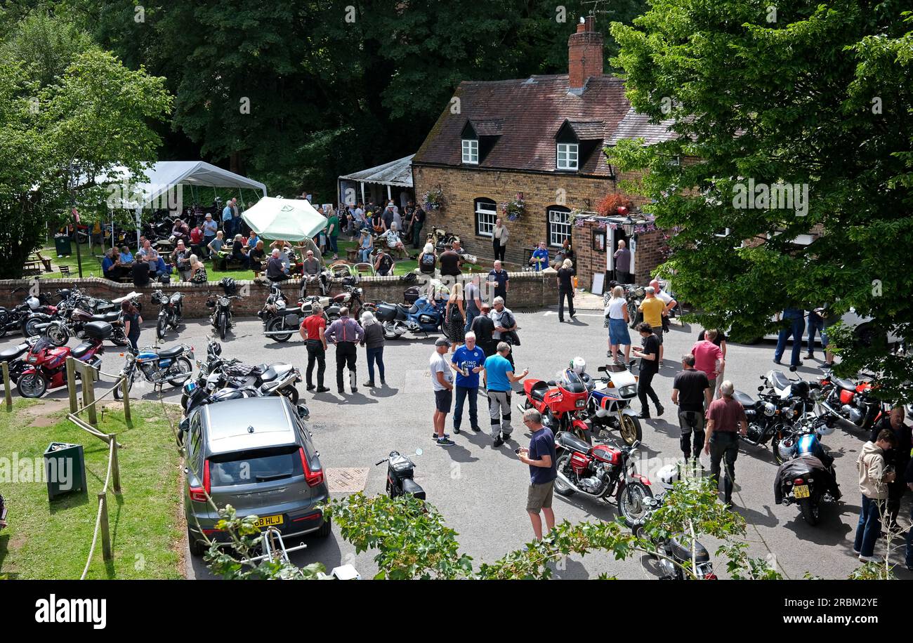 Motociclisti al Boat Inn, Jackfield. FOTO DI DAVE BAGNALL Foto Stock