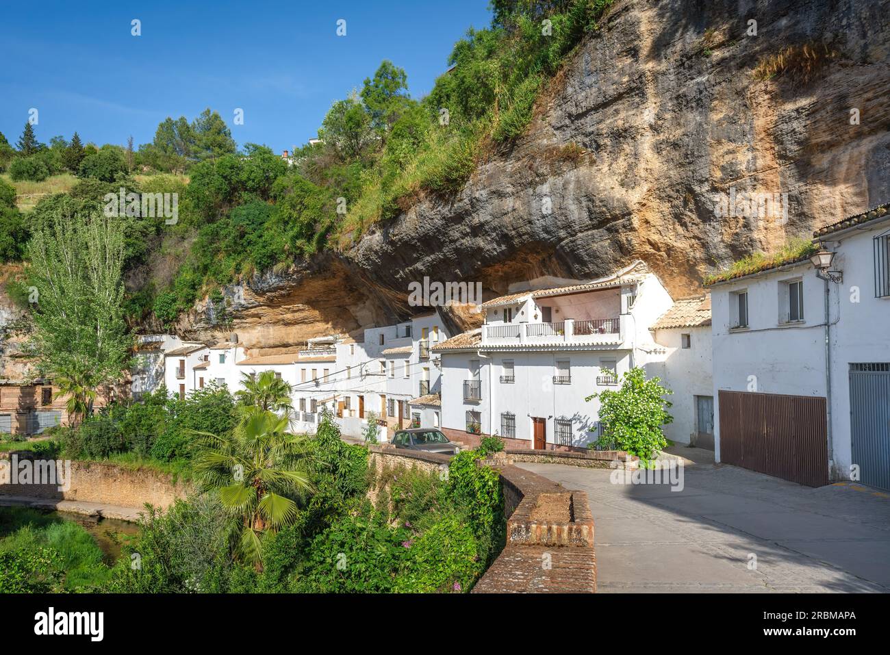 Via Calle Jaboneria con le abitazioni Rocks - Setenil de las Bodegas, Andalusia, Spagna Foto Stock