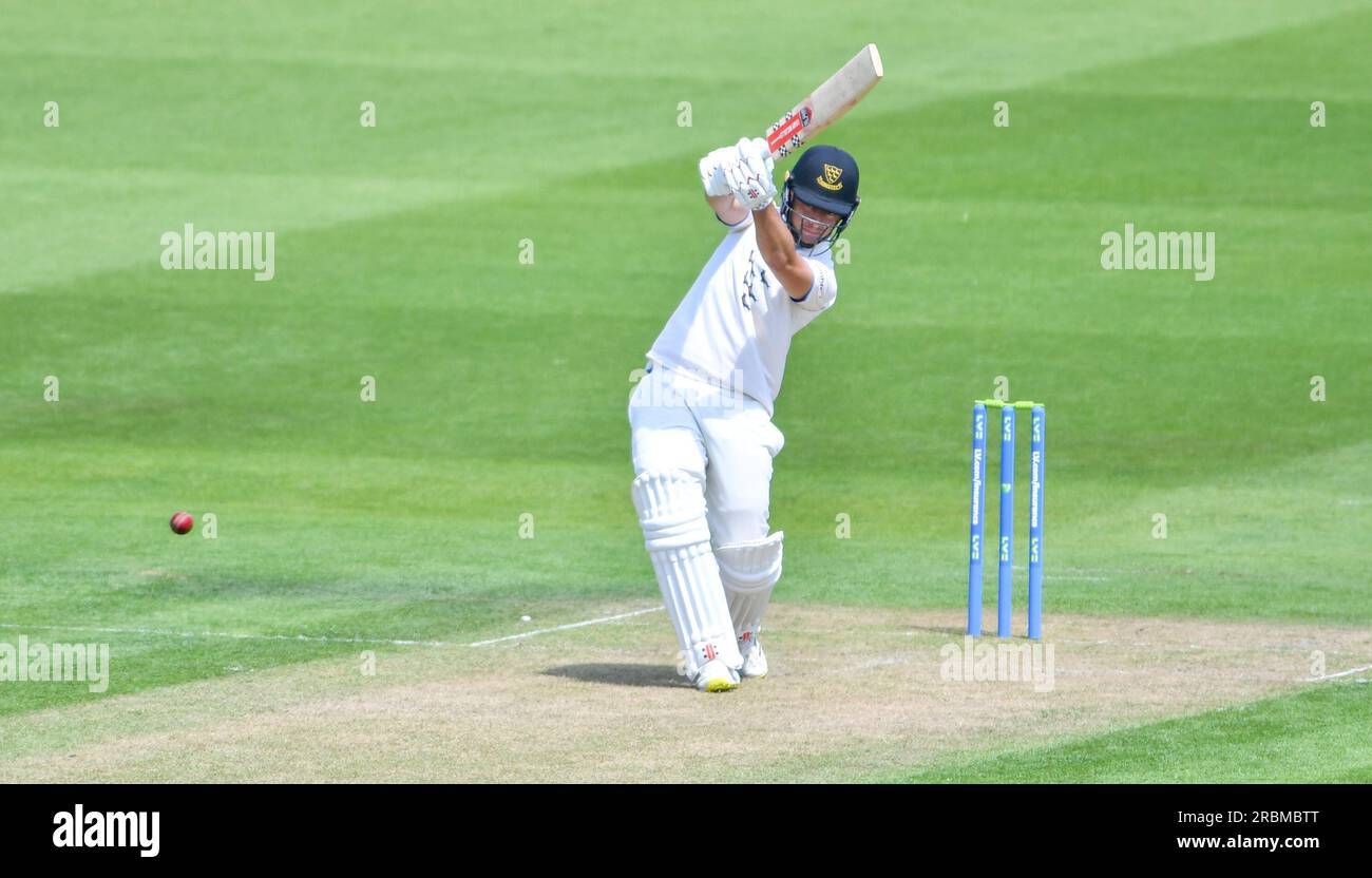 Hove UK 10 luglio 2023 - Tom Haines batte per Sussex contro Derbyshire durante il primo giorno della partita di cricket LV= Insurance County Championship al 1st Central County Ground di Hove : Credit Simon Dack /TPI/ Alamy Live News Foto Stock