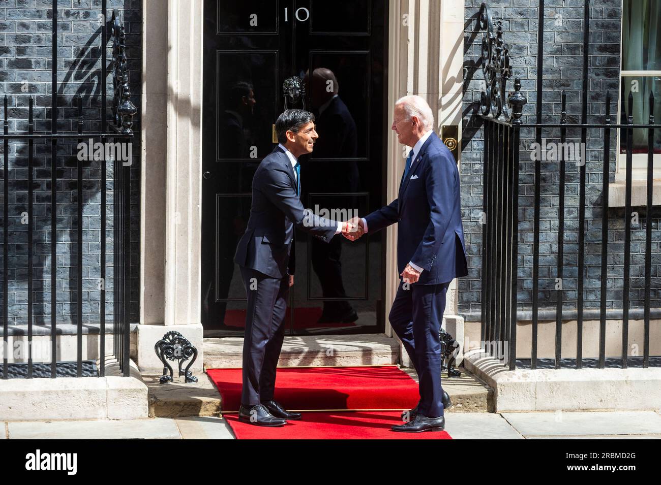 Londra, Regno Unito. 10 luglio 2023. Joe Biden, presidente degli Stati Uniti, arriva per colloqui con Rishi Sunak, primo ministro, al numero 10 di Downing Street. E’ la prima visita del Presidente Biden a Downing Street in qualità di Presidente e, a seguito dei colloqui con il primo Ministro, il Presidente incontrerà re Carlo a Windsor prima di partire per un vertice NATO in Lituania. Crediti: Stephen Chung / Alamy Live News Foto Stock