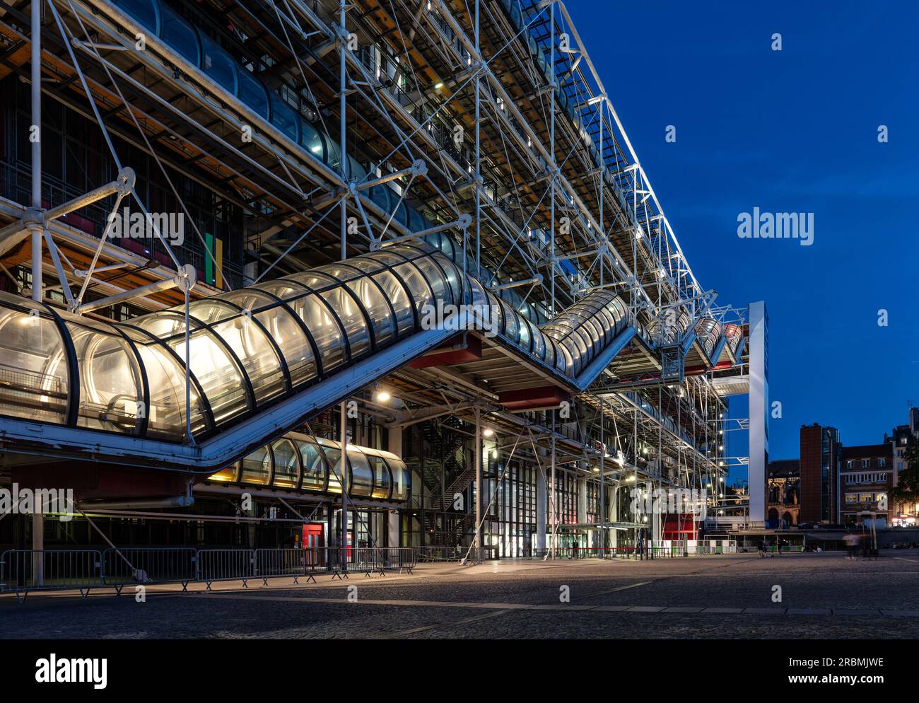 Centre Pompidou o Centre National d'Art et de Culture Georges Pompidou, crepuscolo. Centro di cultura dell'arte postmoderna. Place Georges Pompidou, 4 arr. Parigi Foto Stock