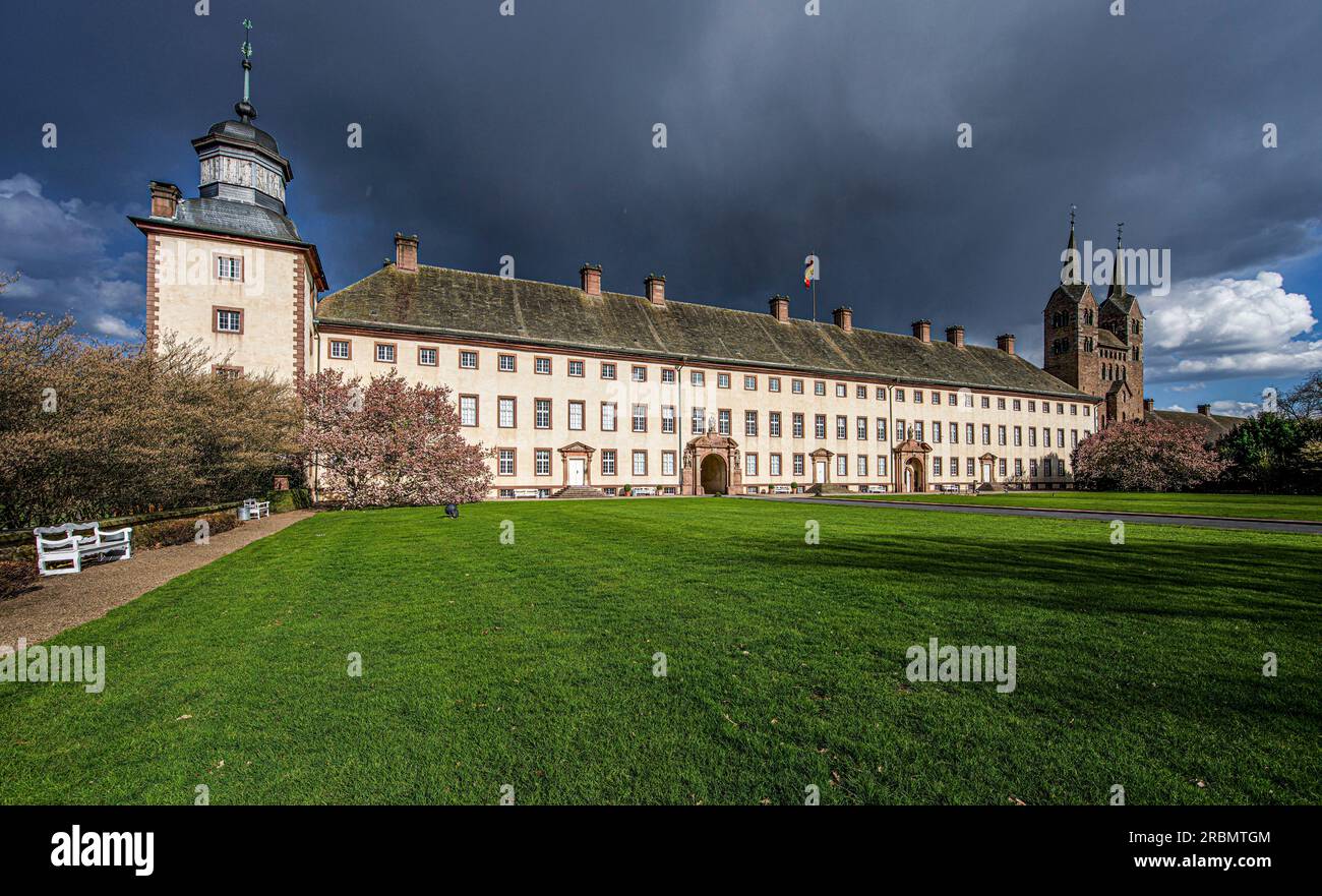 Castello di Corvey e palude della chiesa abbaziale, Höxter, Weser Uplands, Renania settentrionale-Vestfalia, Germania Foto Stock