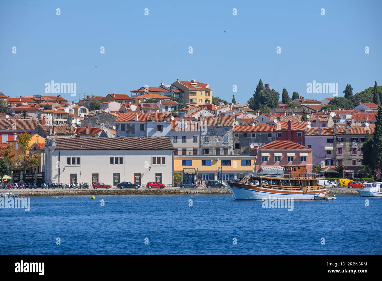 Rovigno: Vista del porto e della città vecchia da Obala Vladimira Nazora, Croazia Foto Stock