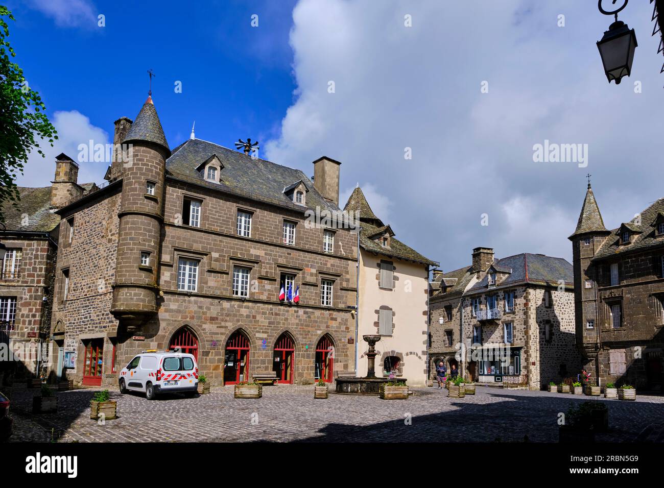 Francia, Cantal, Parco naturale regionale dei Vulcani dell'Auvergne, Salers, etichettati come i villaggi più belli della Francia Foto Stock