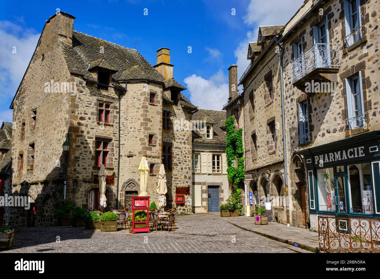 Francia, Cantal, Parco naturale regionale dei Vulcani dell'Auvergne, Salers, etichettati come i villaggi più belli della Francia Foto Stock