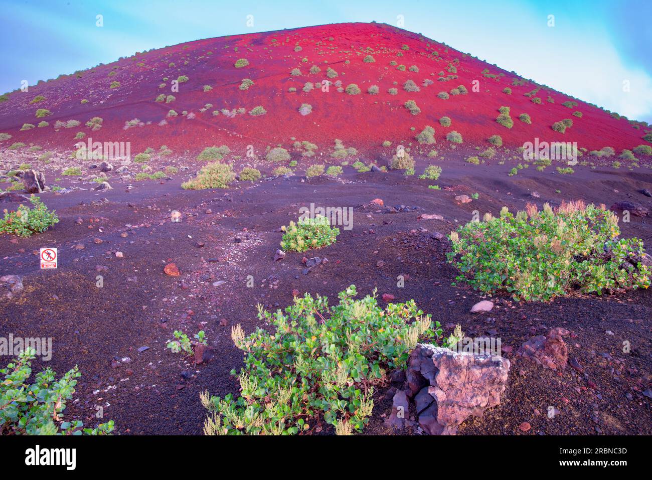 Caldera Colorada, Parque Natural de los Volcanes, vicino a Masdache, Lanzarote, Isole Canarie, Spagna, Europa Foto Stock