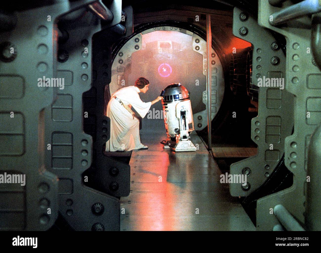 Star Wars Star Wars episodio IV: Una nuova speranza Carrie Fisher Princess Leia & R2-D2 Foto Stock