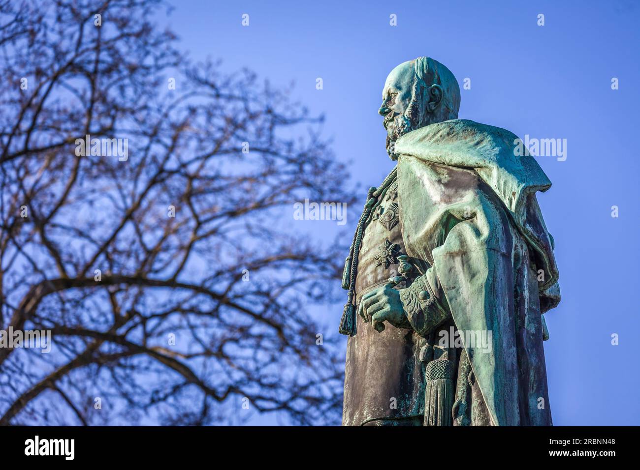 Monumento Kaiser-Wilhelm i e Kaiser-Wilhelms Bad nel Kurpark di Bad Homburg vor der Höhe, Taunus, Assia, Germania Foto Stock