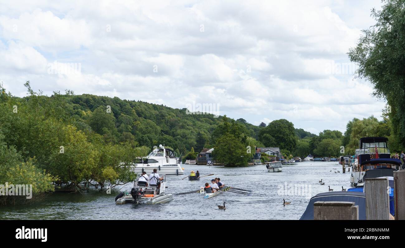 Traffico fluviale, Henley sul Thames, Oxfordshire Foto Stock