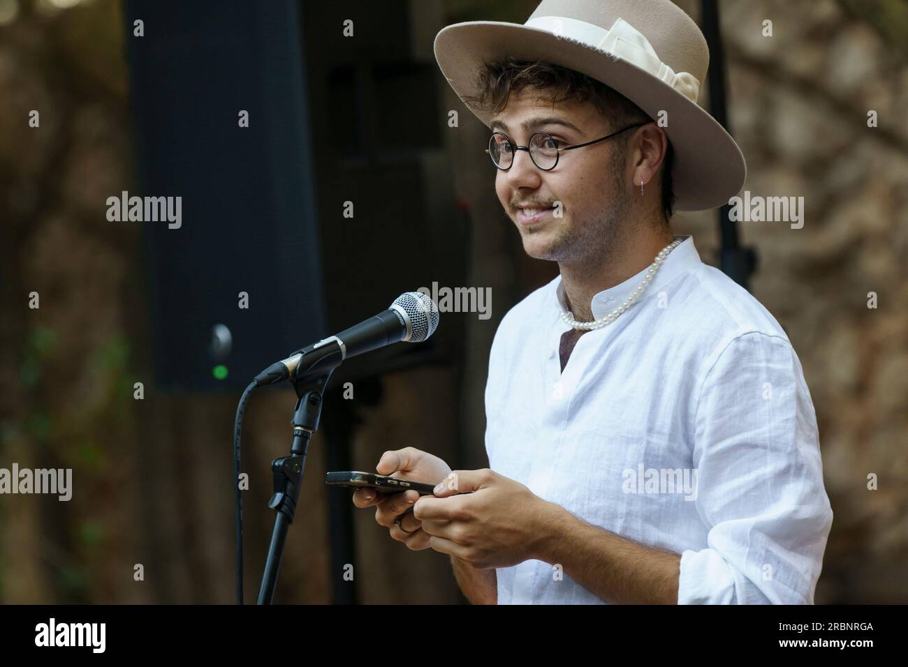 Pau Pascual, recital poetico, oratori de Sant Blai, Campos, Maiorca, Isole Baleari, Spagna. Foto Stock