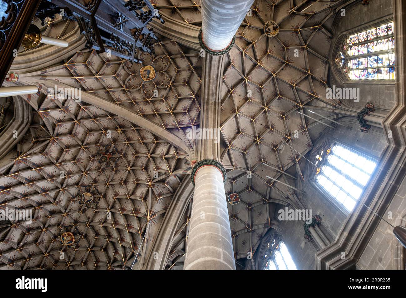 Volta a rete tardo gotica del coro nel Heilig Kreuz Münster a Schwäbisch Gmünd, Ostalbkreis, Baden-Wuerttemberg, Germania, Europa Foto Stock