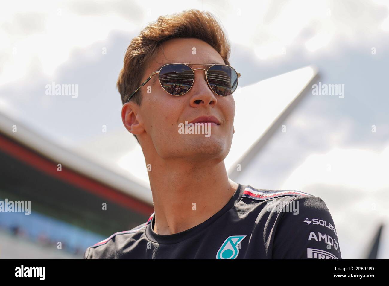 George Russell 63 (GBR), Mercedes W14 riflessione dell'Hilton Garden Inn Hotel durante la FORMULA 1 ARAMCO BRITISH GRAND PRIX 2023 al circuito di Silverstone, Silverstone, Regno Unito il 9 luglio 2023 Foto Stock