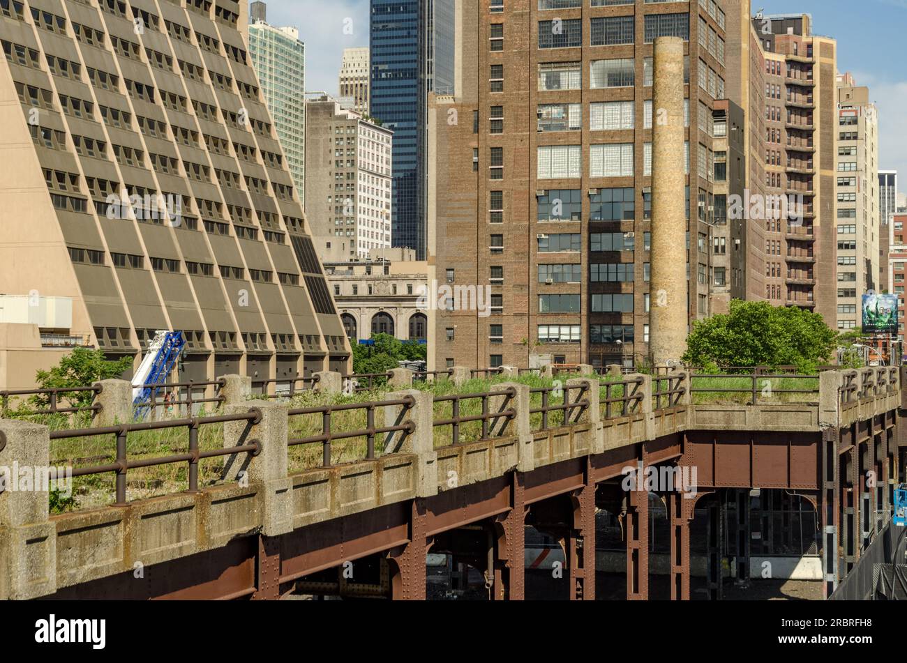 Vista della High Line sul lato ovest di Manhattan da uno dei punti panoramici. Foto Stock