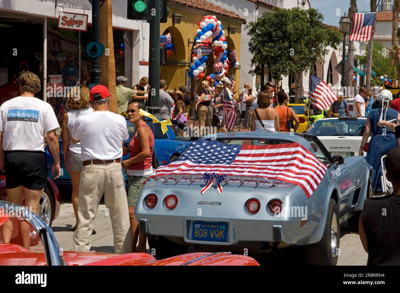 Celebrazione del 4 luglio sulla State St. Nel centro storico di Santa Barbara, CA Foto Stock