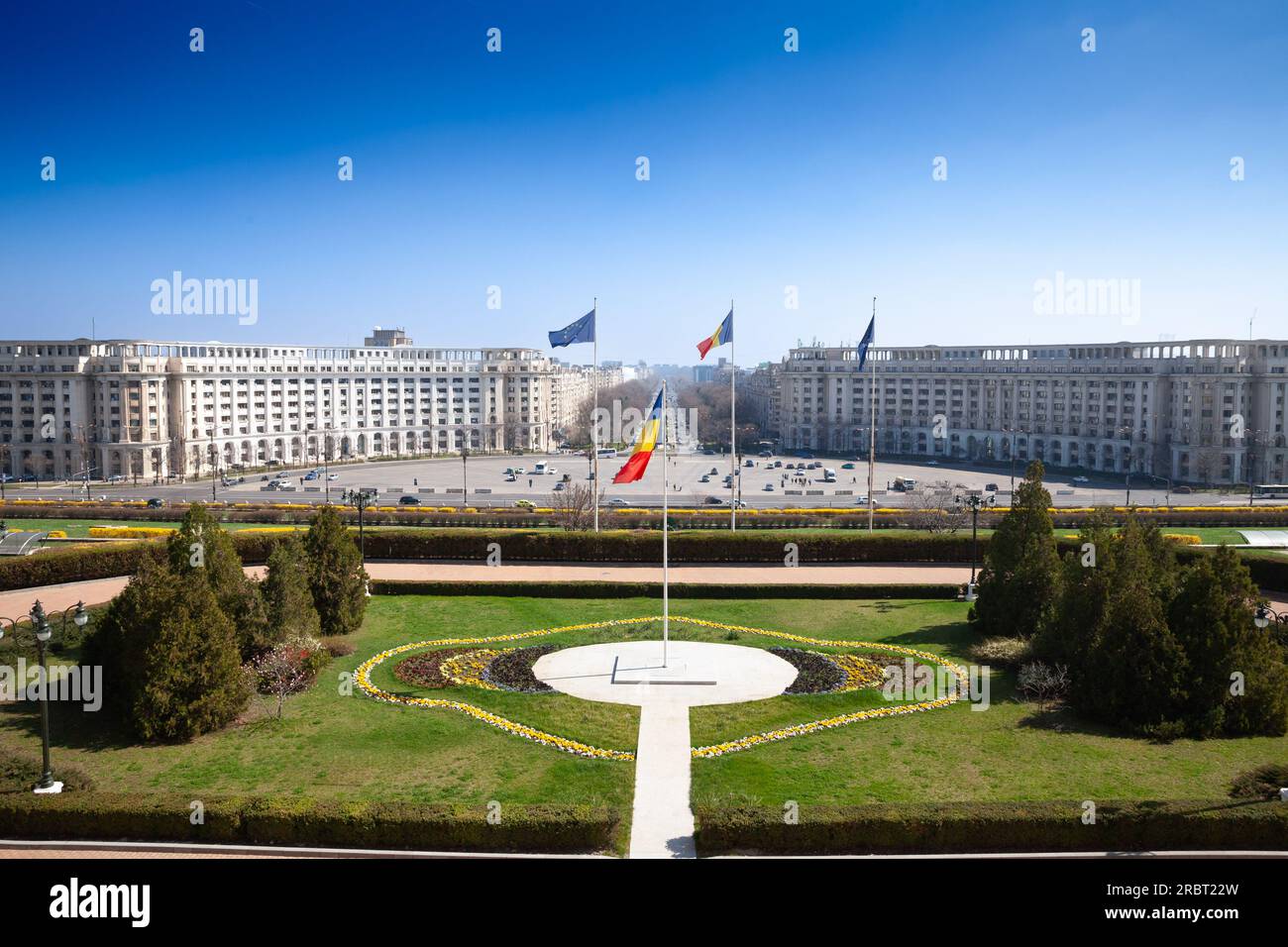 Panorama di Piata Constitutiei, piazza Bucarest, Romania. Piata Constituției è una delle piazze più grandi del centro di Bucarest, in Romania. La Foto Stock