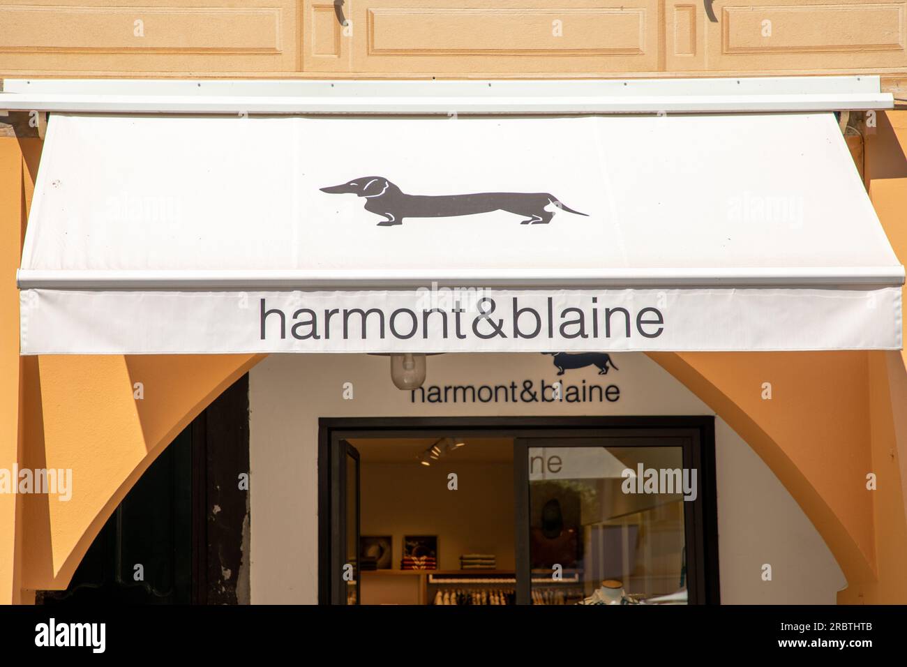 Bordeaux Francia 06 27 2023 insegna con logo harmont e blaine all ingresso del negozio di moda di commercio di moda Foto stock Alamy