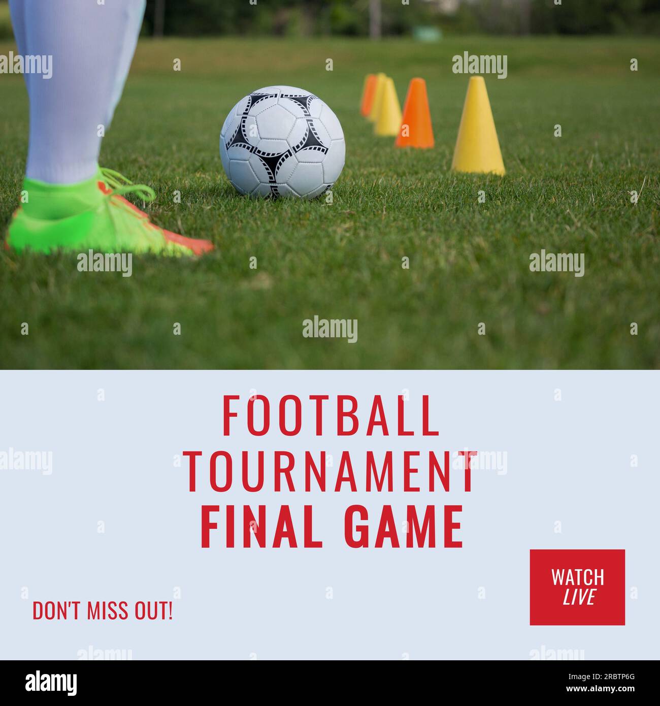 Testo della partita finale del torneo di calcio in rosso su grigio con le gambe del giocatore e la palla sull'erba Foto Stock