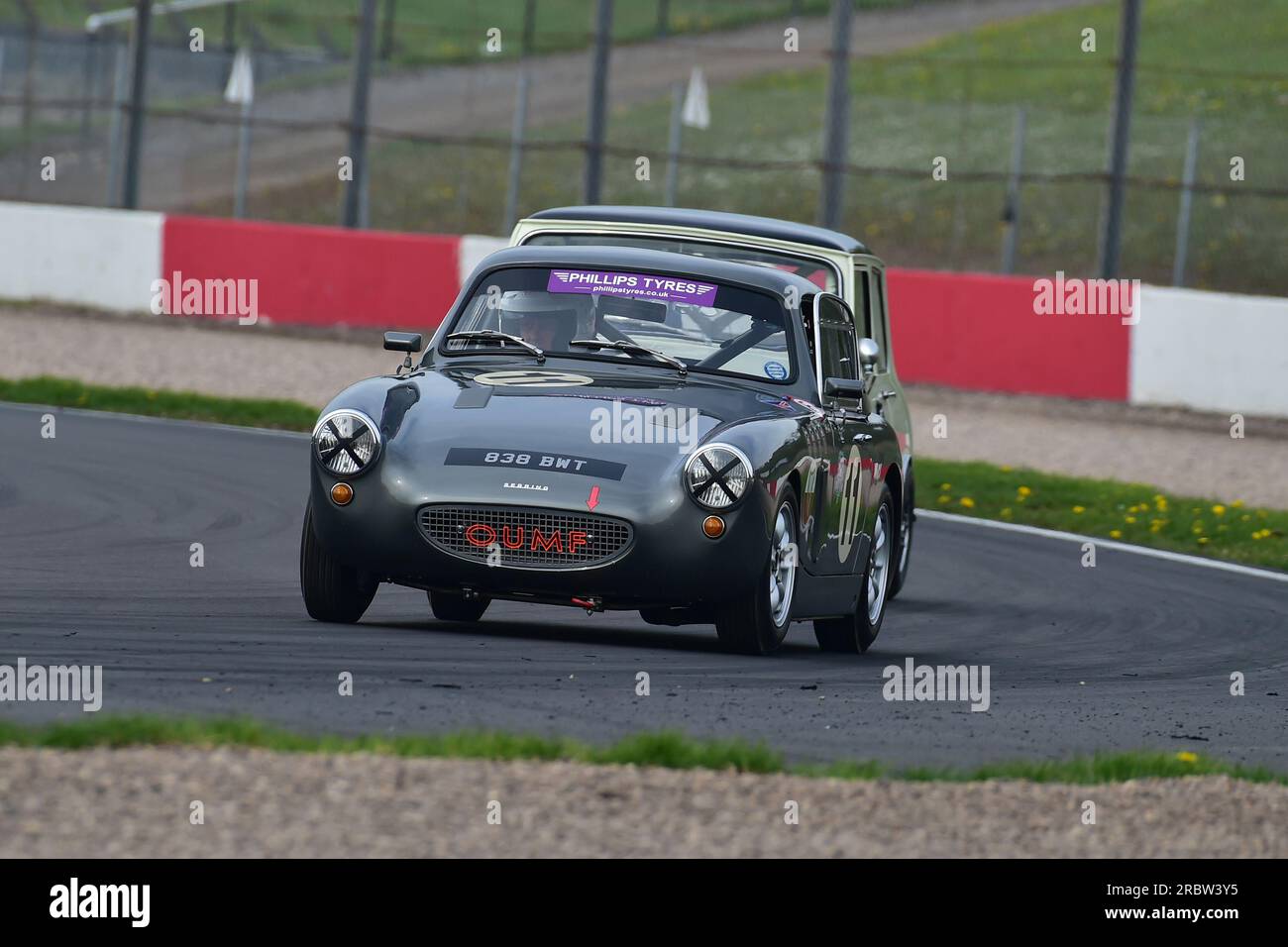 Ding Boston, Austin Healey Sebring Sprite, un evento con due griglie distinte, HRDC Dunlop Allstars per le vetture sportive, GT e Touring pre-1966. La A Foto Stock