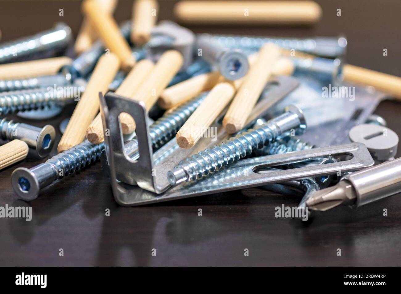 Accessori per il collegamento dei mobili immagini e fotografie stock ad