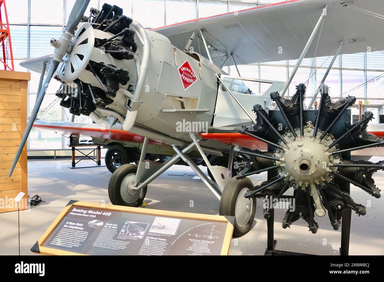 Boeing Model 40B riproduce l'aereo postale nella Great Gallery del Museum of Flight Seattle Washington State USA Foto Stock