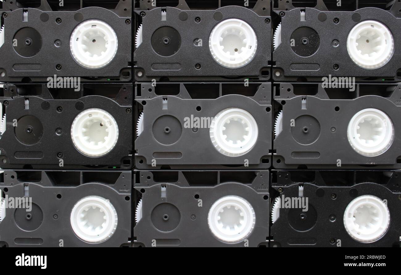 Trama di file pari di videocassette compatte vista dall'alto Stock Photo Foto Stock