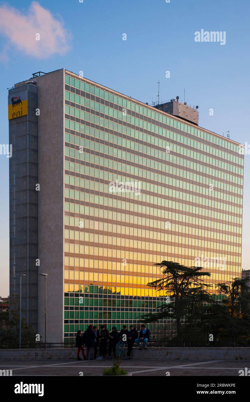 ENI Palace, EUR, Roma, Lazio, Italia, Europa Roma; architettura; città; scena urbana; ENI; Motore; EUR; benzina; attività; industria; Orizzontale; verticale Foto Stock