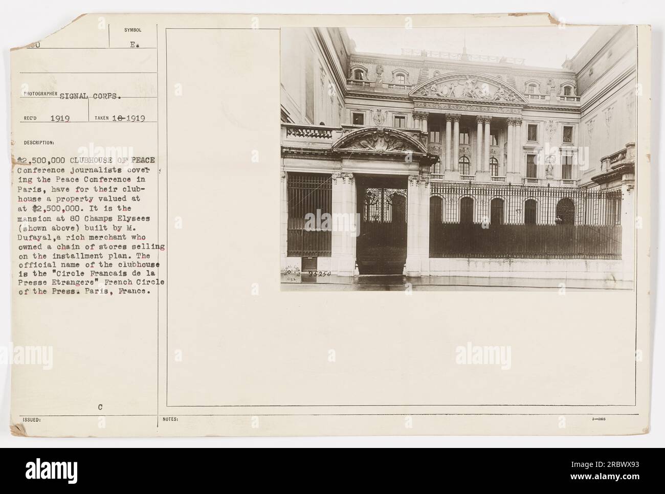 I partecipanti alla Conferenza di pace di Parigi si riuniscono presso la clubhouse da 2,5 milioni di dollari del Circle Francais de la Presse etergere. La villa, situata al 80 Champs Elysees, era precedentemente di proprietà di M. Durayal, un ricco mercante con una catena di negozi a rate. Preso nell'ottobre 1919. Foto Stock