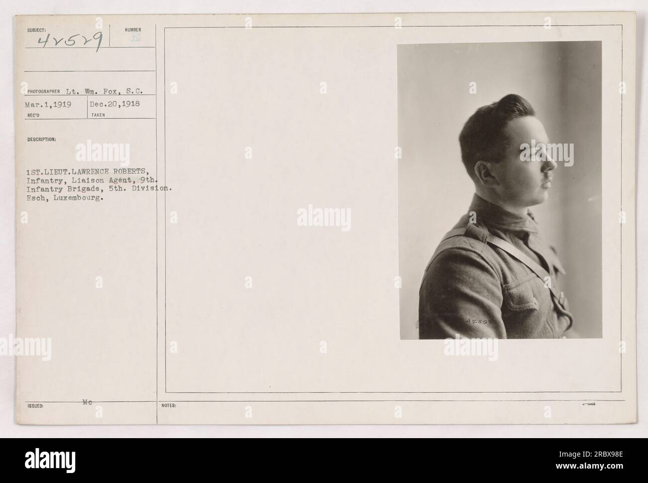 1st Lieutenant Lawrence Roberts, un agente di collegamento di fanteria della 9th Infantry Brigade della 5th Division, catturato il 1 marzo 1919 a Esch, Lussemburgo. Questa foto è stata scattata dal tenente WM. Fox. L'immagine fornisce uno sguardo sulle attività militari durante la prima guerra mondiale. Foto Stock