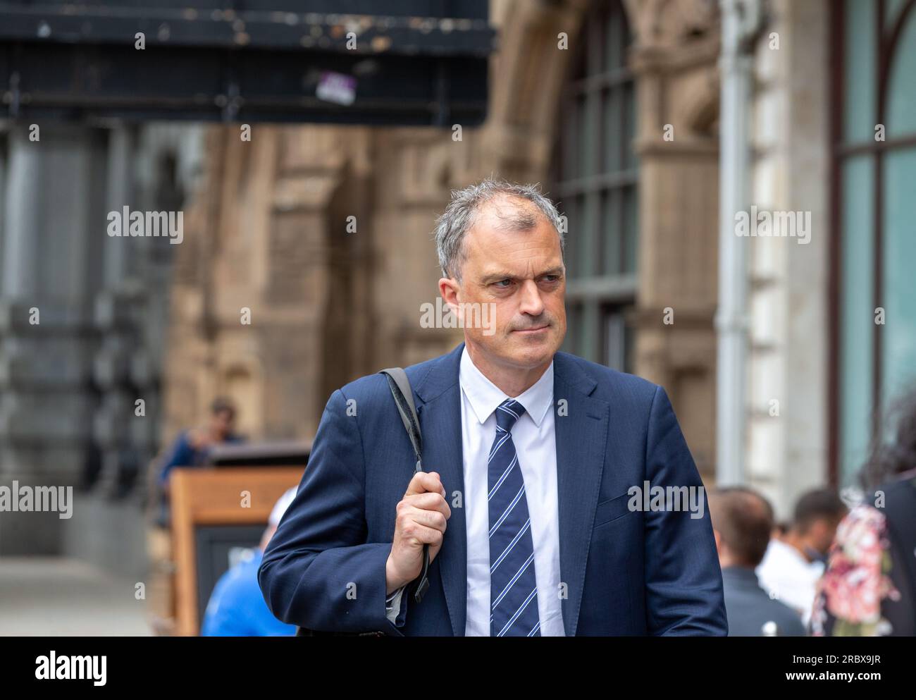 Londra, Regno Unito. 11 luglio 2023. Julian Smith membro conservatore del Parlamento è visto camminare in Whitehall Credit: Richard Lincoln/Alamy Live News Foto Stock