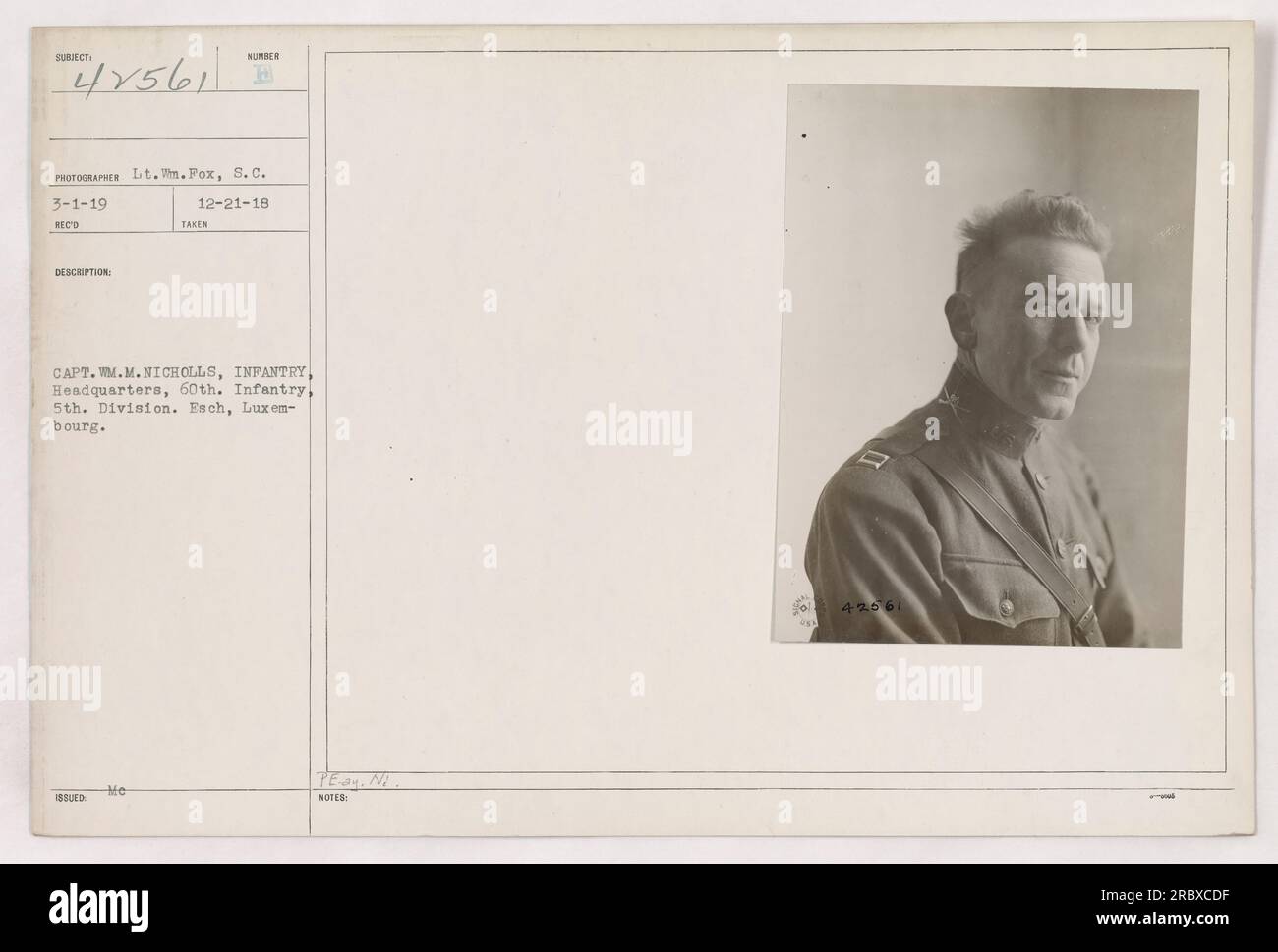 Didascalia: 'Il capitano William M. Nicholls della 60th Infantry, 5th Division, è visto sopra MO durante un'attività militare a Esch, Lussemburgo. La foto è stata scattata dal tenente W. Fox il 21 dicembre 1918." Foto Stock