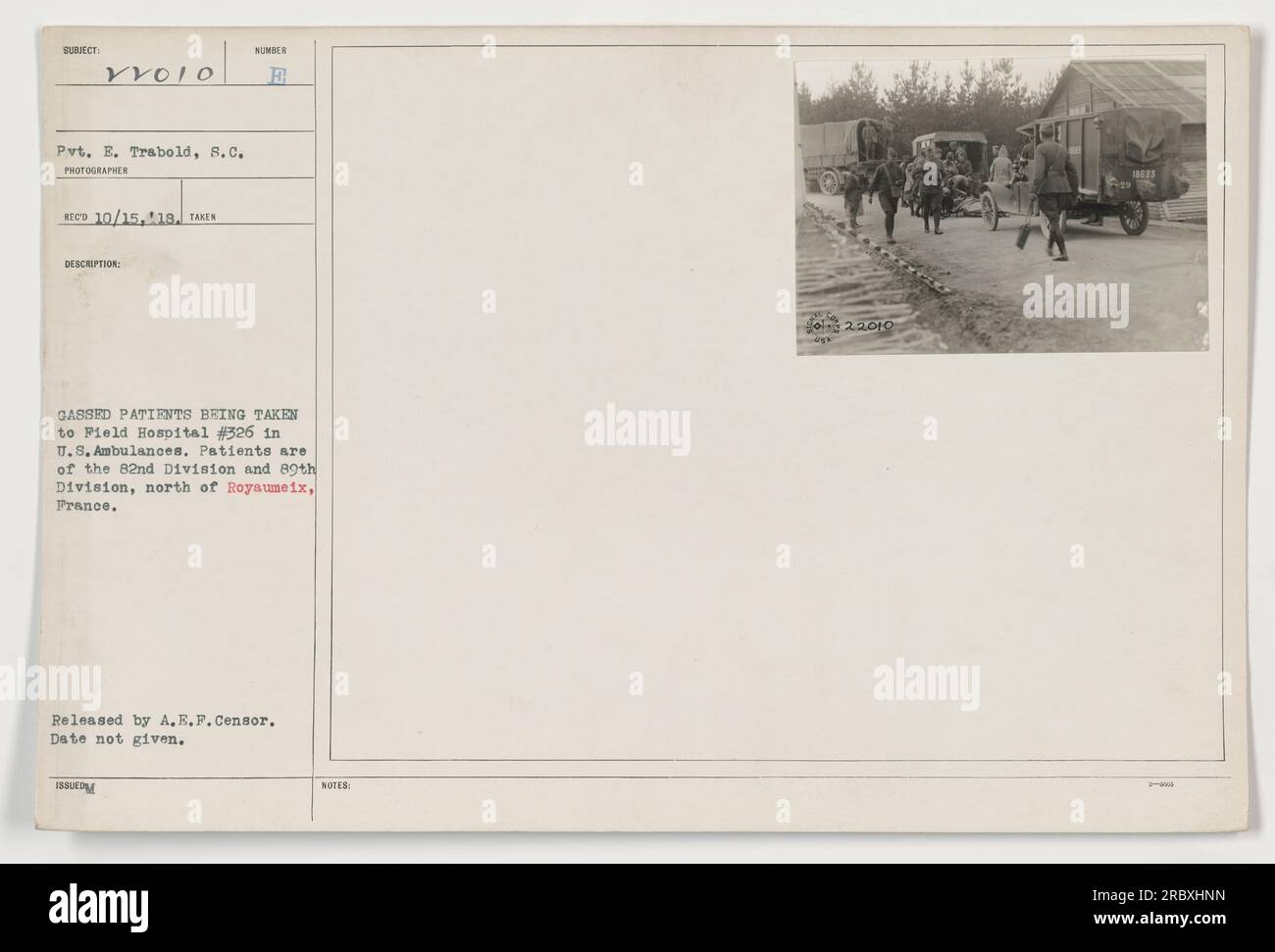 L'immagine mostra le ambulanze degli Stati Uniti che trasportano pazienti gassati dalla 82a Divisione e dalla 89a Divisione al Field Hospital #326. Preso a nord di Royaumeix, Francia durante la prima guerra mondiale Il fotografo Pvt. E. Trabold ha catturato la scena. L'immagine fa parte della collezione 111-SC-22010, ricevuta dal fotografo il 15 ottobre 18. A.E.F. Censor lo ha rilasciato, con la data ufficiale della cattura sconosciuta. Foto Stock