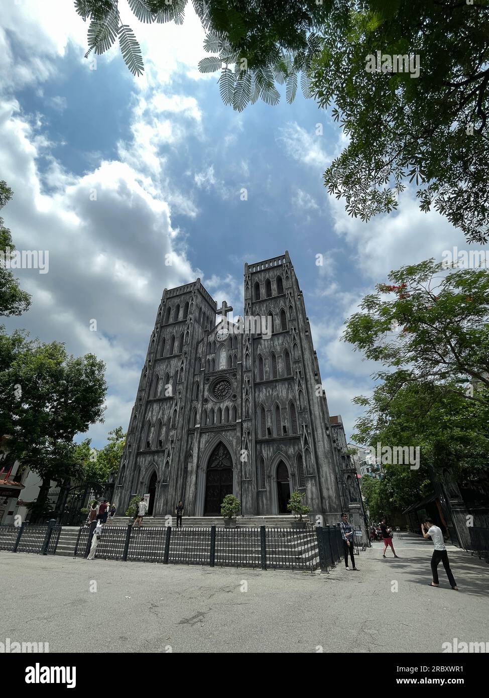 La cattedrale di San Giuseppe è una chiesa in Nha Tho (Church) Street nel distretto di Hoan Kiem di Hanoi, Vietnam. 越南旅游, वियतनाम पर्यटन, 베트남 관광, ベトナム観光 Foto Stock