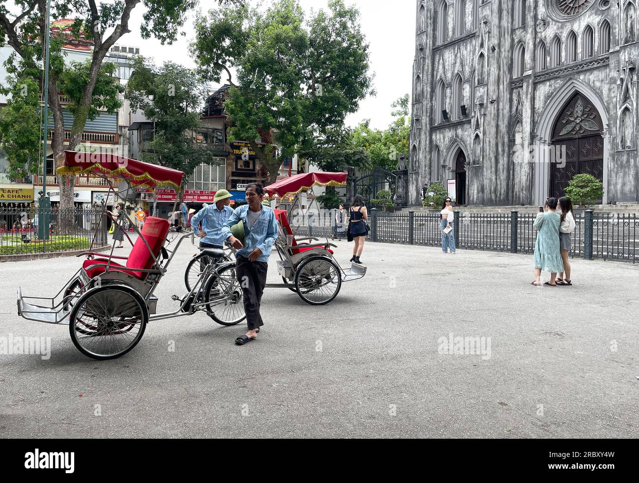 La cattedrale di San Giuseppe è una chiesa in Nha Tho (Church) Street nel distretto di Hoan Kiem di Hanoi, Vietnam. 越南旅游, वियतनाम पर्यटन, 베트남 관광, ベトナム観光 Foto Stock