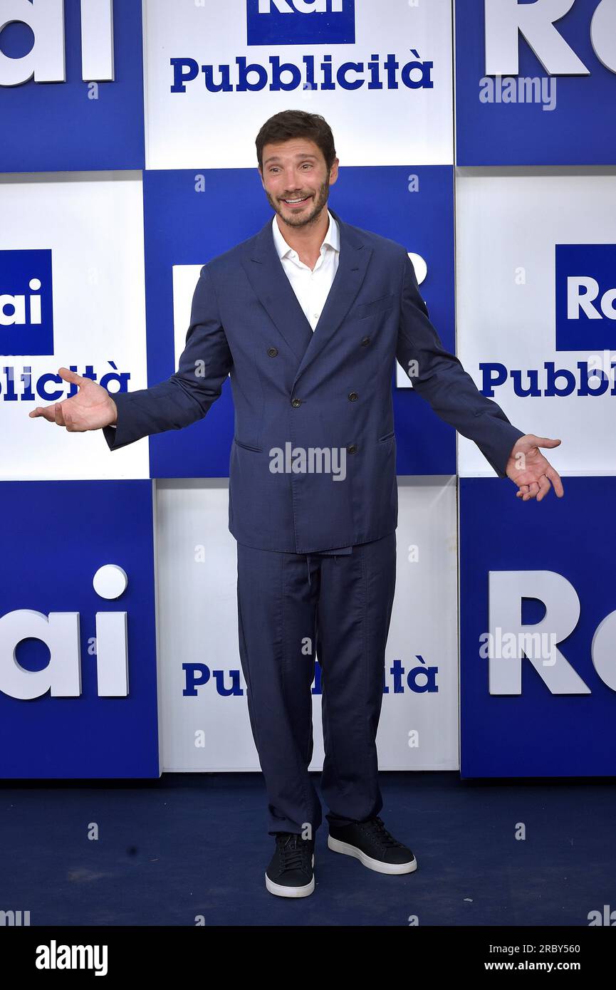 Napoli, Italia. 7 luglio 2023. NAPOLI, ITALIA - 07 LUGLIO: Stefano De Martino partecipa al servizio fotografico di presentazione Rai Palimpsests 2023/2024 il 7 luglio 2023 a Napoli. Credito: dpa/Alamy Live News Foto Stock