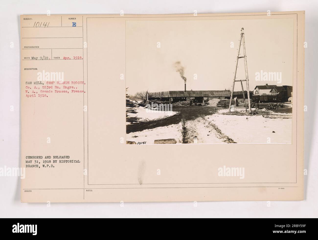 Soldati di Co. A, 503° IT. Engrs., N.A., visto operare una segheria a Camp grande Brosse in Francia, aprile 1918. La fotografia, scattata da Sumber ECD nell'aprile 1918, è stata pubblicata, censurata e pubblicata da The Historical Branch, W.P.D. il 31 maggio 1918. Questa immagine è sotto didascalia come note 10141. Foto Stock