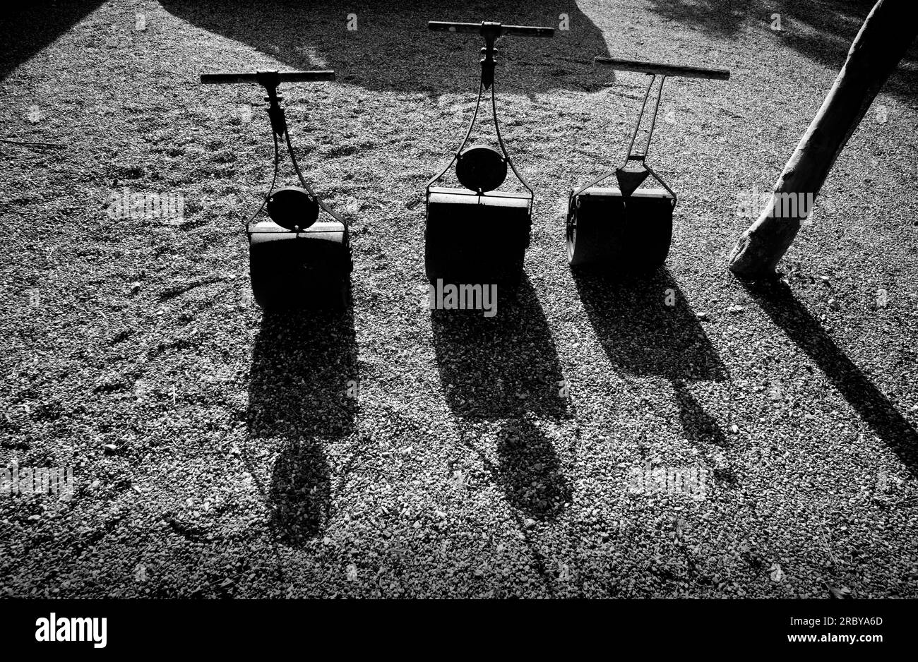 Lawn Rollers in Kent Inghilterra giugno 2023 tre rulli per prati nel Kent Inghilterra Foto Stock