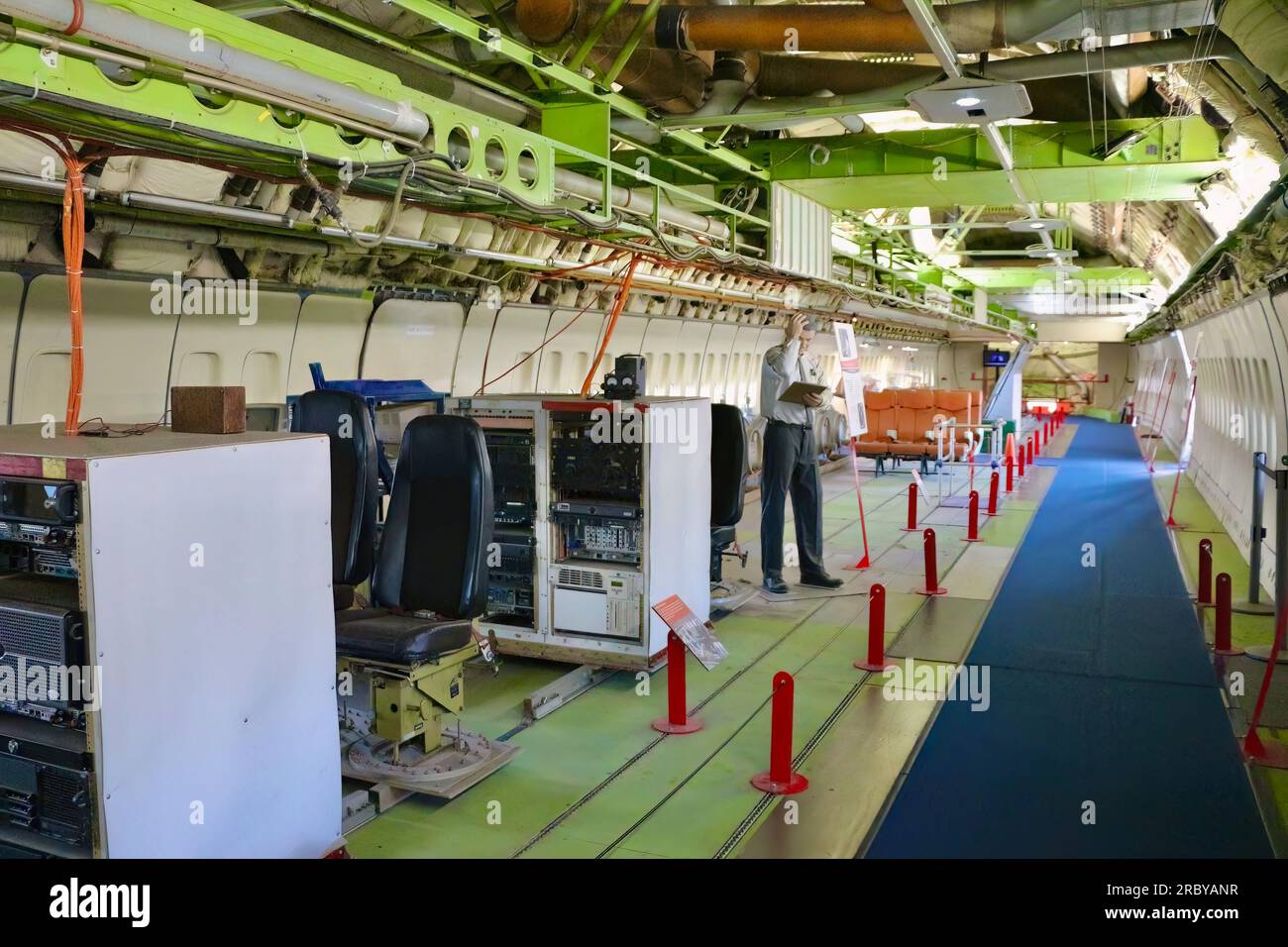 Interno del primo Jumbo jet RA001 Boeing 747-121 con strumenti utilizzati durante i voli di prova Seattle Washington State USA Foto Stock