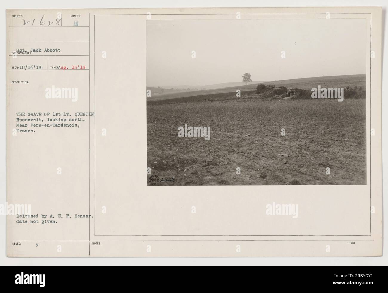 La tomba del primo tenente Quentin Roosevelt, figlio del presidente Theodore Roosevelt, guardando a nord vicino a Fere-en-Tardenois, in Francia. L'immagine è stata scattata il 15 agosto 1918, durante la prima guerra mondiale Questa fotografia è stata rilasciata dall'A.E.P. (American Expeditionary Forces) censore, con il codice di identificazione 111-SC-21628. Foto Stock