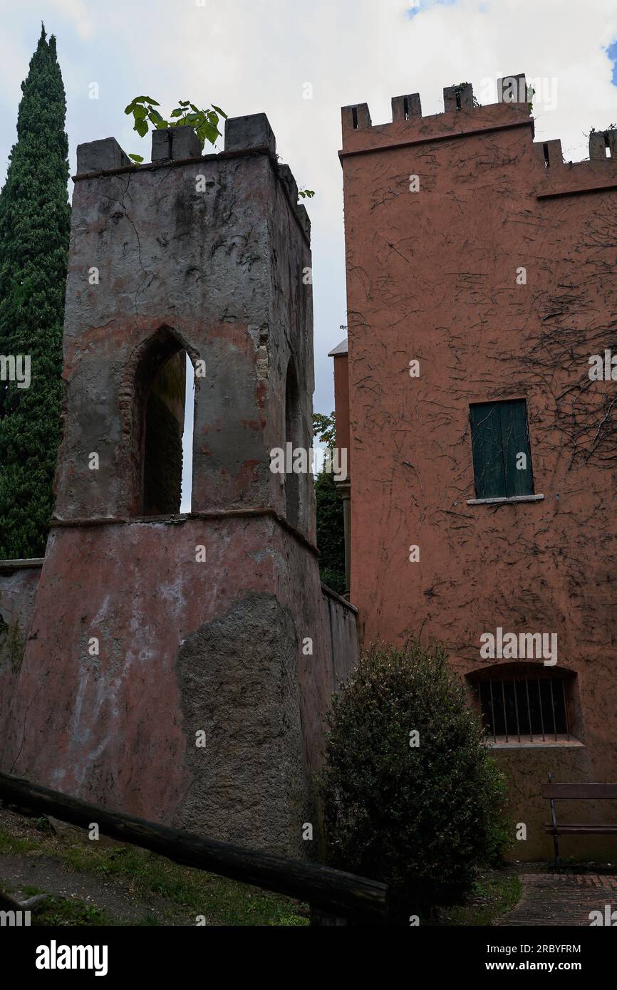 Valeggio sul Mincio, Italia - 1 luglio 2023 - Parco Giardino Sigurta - il piccolo Castello - Veneto regione - Italia punti di riferimento Foto Stock