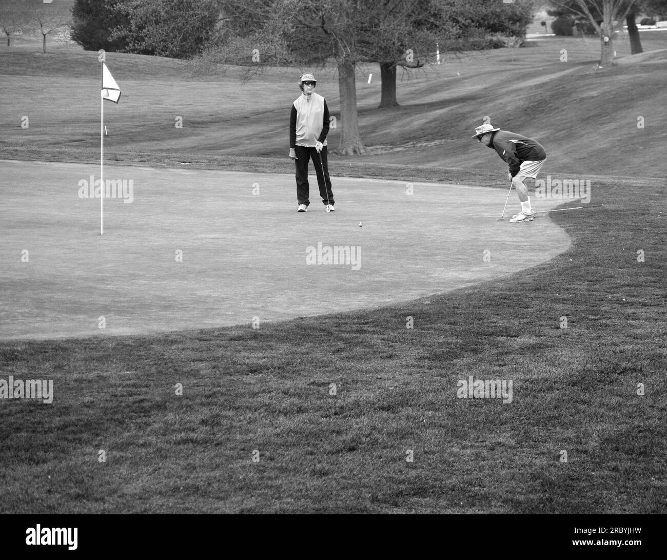 Gli anziani più attivi potranno giocare a golf in un circolo sportivo di Abingdon, Virginia, USA Foto Stock