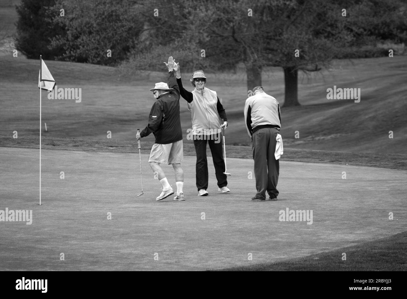 Gli anziani più attivi potranno giocare a golf in un circolo sportivo di Abingdon, Virginia, USA Foto Stock