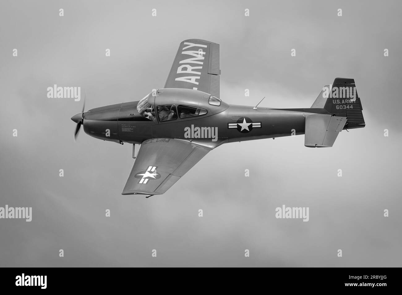 North American Navion A, in volo allo Shuttleworth Military Airshow il 2 luglio 2023. Foto Stock