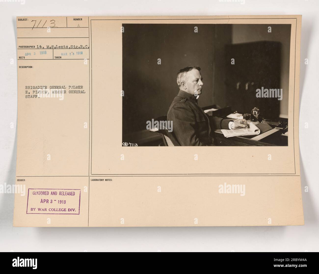 Il generale di brigata Palmer E. Pierce, membro dello Stato maggiore, è visibile in questa fotografia scattata il 2 marzo 1918. La foto è stata scattata dal fotografo LB. M.S. Lentz del Signal Reserve Corps. Fu pubblicato come numero 718 e censurato e pubblicato dal War College Division Laboratory il 3 aprile 1918. Foto Stock